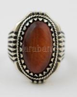 Ezüst(Ag) gyűrű féldrágakő berakással, jelzett, méret: 63, bruttó: 13,7 g