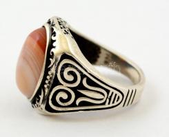 Ezüst(Ag) gyűrű achát berakással, jelzett, méret: 63, bruttó: 13,4 g