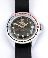 Szovjet karóra, számlapon vörös csillaggal és tankkal, dámtumjelzővel