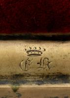 Antik ezüst (Ag.) tűpárna?, jelzett, grófi címerrel, alján fa betéttel, 10×10 cm