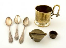Régi fém tétel: Latmérő készlet egy hiányzik, dekoratív aranyozott csésze, 3 db szovjet ezüstözött kiskanál, összesen:6 db