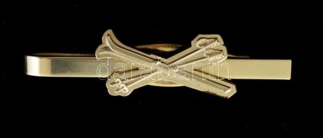 Ezüst(Ag) nyakkendőtű síelős motívummal díszítve, jelzett, h: 5,5 cm, nettó: 8 g