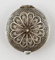 Ezüst(Ag) filigrán dobozka, jelzett, d: 4 cm, nettó: 16,5 g