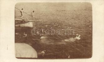 Fürdőző osztrák-magyar matrózok / swimming mariners of Austro-Hungarian Navy, photo