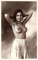 'Types Mauresques: Jeune danseuse' / Moorish young dancer, nude lady, erotic postcard (kis felületi sérülés / minor surface damage)