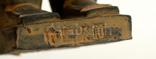 Kínai agyag hadsereg egyik figurájának múzeumi kicsinyített másolata, festett keménycserép, jelzett,...