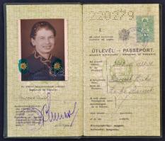 1937-1940 A Magyar Királyság által kiállított fényképes útlevél, Észtország, Finnország, Csehszlovákia, Németország, Lengyelország területére érvényes, pecséttel, okmánybélyeggel, több bejegyzéssel. / Hungarian Passport.
