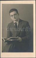 Ságvári Endre(1913-1944) jogász, az illegális kommunista mozgalom tagja, fotó, 13x8,5 cm