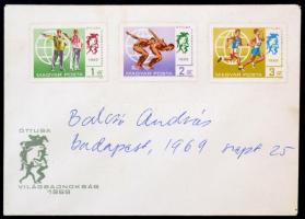 1969 Balczó András (1938-) aláírása a budapesti öttusa-világbajnokság hivatalos borítékján, aki ezen a tornán aranyérmet szerzett, a tornára kiadott bélyegekkel, dátumozva.