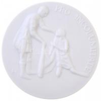 DN Pro Incolumitate jelzett Herendi bisquit porcelán karton tokban (66mm) T:1