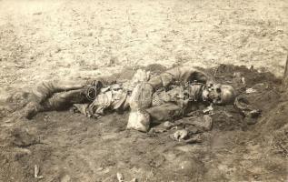 1916 WWI death on the battlefield, soldier's corpse, photo