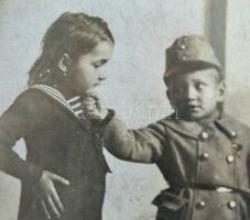 Katonásdi, gyerekfotó, fa keretben, 13×8 cm