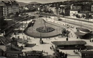 Budapest II. Moszkva tér, villamos, Képzőművészeti Alap kiadása (ragasztónyomok / gluemarks)