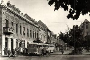 10 db MODERN főként megíratlan magyar városképes képeslap autóbuszokkal / 10 MODERN mostly unused Hungarian townview postcards with buses