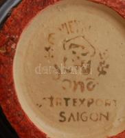 Jelzett vietnámi váza, mázas karcolt és festett kerámia, kopott, m:20 cm, kiöntő festett, sorszámozo...