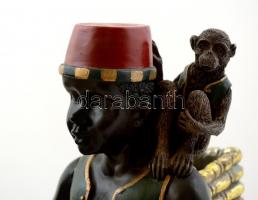 Jelzés nélkül: Londiner a majommal. Festett műanyag, apró hibákkal, m:35 cm