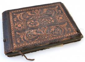 1931-33 Egy osztrák-olasz körutazás emlékei, fotók és képeslapok (kb. 200 db) bőrborítású albumban, ...