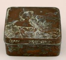 Antik kínai mintás bronz doozka, némi patinával a tetején / Vintage Chinese bronze box 3x5x6 cm