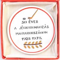 1978. 50 éves a jégkorongozás Magyarországon 1928-1978 hollóházi porcelán plakett tokban (87mm) T:2