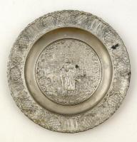 Gazdagon díszített német ón tányér, jelzett, d: 24,5 cm