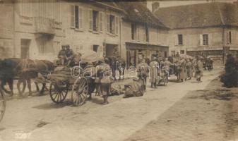 1918 Francia katonák a nyugati fronton, Brenelle, Vailly közelében, sebesültszállítás / French soldiers at the Western Front near Brenelle, Vailly villages, medical evacuation