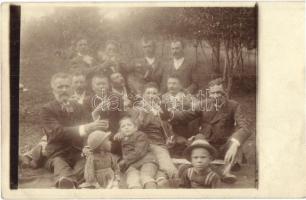 1907 Székelyudvarhely, Odorheiu Secuiesc(?); Kirándulók csoportképe / hikers group photo (kis szakadás / small tear)