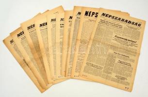 1956 Népszabadság. A Magyar Szocialista Munkáspárt Lapja, 12 szám, 1956. november 2. I. évfolyam 1. szám, 1956. november 8.,12.,18., 20.-23.,25.,28.-29., december 5., I. évf. 4.,7.,12.-20.,25.számok, benne a forradalom és a kor híreivel, változó, töbnyire szakadozott állapotban, az I. évfolyam 4. szám foltos, kisebb hiánnyal, az I. 17 szám szakadozott hiányos. 1956. november 2.-án jelent meg a Népszabadság első száma, az MSZMP hivatalos pártlapjaként. A november-decemberi időszak érdekessége, hogy ekkor a lap terjesztése akadozott. Több vidéki postán szabotálták a lap terjesztését. Egyes esetekben a lapok a párt gépkocsijával, fegyveres őrök szállították ki a megyei székhelyekre.