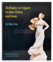 Dr. Mária Vida: Heilbäder in Ungarn in alten Zeiten und heute. Mit Farbaufnahmen von Károly Szelényi. Bp., 1993, Semmelweis Kiadó. Kiadói egészvászon kötés, papír védőborítóval, jó állapotban.