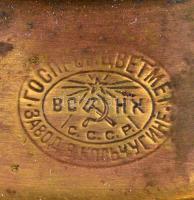 cca 1930 Kolchuginovoi szovjet réz szamovár, jelzett (Cvetmet), porcelán fogókkal, kopott, m: 45 cm ...