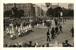 1928 Vienna, Wien; X. Deutsches Bundes Sängerfest, Festzug, Vordernberg Sänger / 10th German Federal Song Festival, Vordernberg singers, tram (EK)