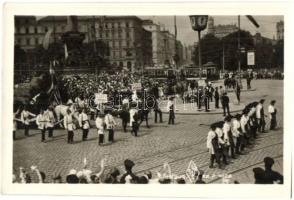 1928 Vienna, Wien; X. Deutsches Bundes Sängerfest, Festzug, Eisenerz Sänger / 10th German Federal Song Festival, Eisenerz singers, tram (EK)