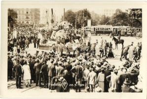 1928 Vienna, Wien; X. Deutsches Bundes Sängerfest, Festzug / 10th German Federal Song Festival, tram