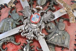 2 db címeres fali dísz, 24x21 cm