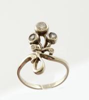 Ezüst(Ag) gyűrű, cirkónia berakással, jelzett, méret: 54, bruttó. 2,8 g