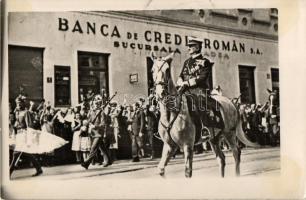 1940 Nagyvárad, Oradea; bevonulás, Horthy Miklós, Román bank / entry of the Hungarian troops, Horthy, bank, photo, 3 "vissza" So. Stpl