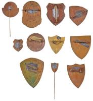 11db-os vegyes jelvény és kitűző tétel, mind egy-egy magyar gimnázium, középiskola címerével, közte ...