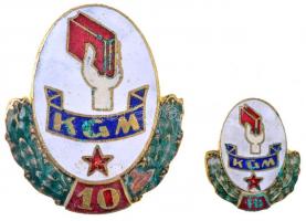 5db-os vegyes szocialista jelvény és kitüntetés tétel, közte "K.G.M. Tanintézetek Törzsgárda Je...