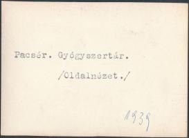 1939 Pacsér a bevonulás után, a gyógyszertár megsérült épülete; fotó hátoldalon feliratozva, 6×9 cm