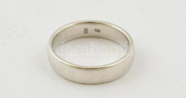 Ezüst(Ag) jegygyűrű, jelzett, méret: 48, nettó: 2,6 g