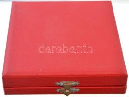 1914. "II. osztályú Ezüst Vitézségi Érem" peremen jelzett Ag kitüntetés, mellszalagon. Szi...