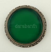 Ezüst(Ag) bross szintetikus zöld kővel, jelzés nélkül, bruttó: 18,2 g