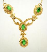 Aranyozott ezüst(Ag) nyaklánc peridottal díszítve, jelzett, bruttó: 9,8 g