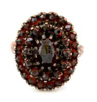 Bronzírozott ezüst(Ag) gyűrű gránáttal díszítve, jelzett, méret: 55,5, bruttó: 5,9 g