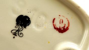 Szász Endre által tervezett Hollóházi porcelán tálka, jelzett, kopott, 14×11 cm