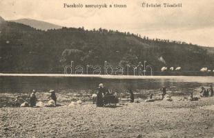 Técső, Tacovo; Pacskoló (mosó) asszonyok a Tisza parton. Szabó Lipót kiadása / washing women