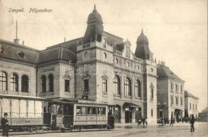 Szeged, Pályaudvar, vasútállomás, villamos Glöckner reklámjával. kiadja Juhász István