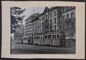 cca 1960 Budapest, Baross tér, Thököly út: 44-es villamos, fotó kartonon, 18×24 cm