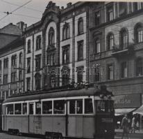 cca 1960 Budapest, Baross tér, Thököly út: 44-es villamos, fotó kartonon, 18×24 cm