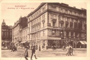 Budapest VI. Andrássy út, Nagymező utca, Francais Kávéház, Fővárosi Orfeum, Edison, Müller üzlete, villamos (EK)