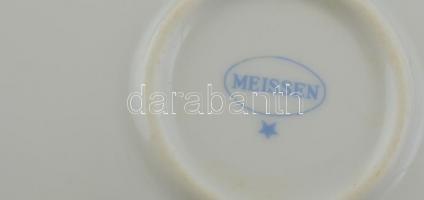 Meisseni virágmintás porcelán tányér, jelzett, matricás, kopásnyomokkal, d: 28 cm